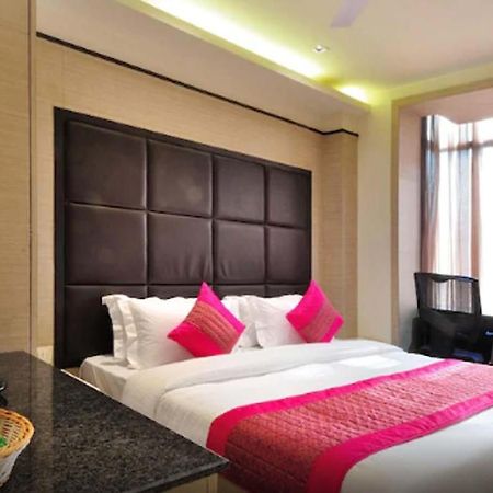 Hotel Royal Grand - Opposite Axis Bank East Patel Nagar New Delhi Exterior photo