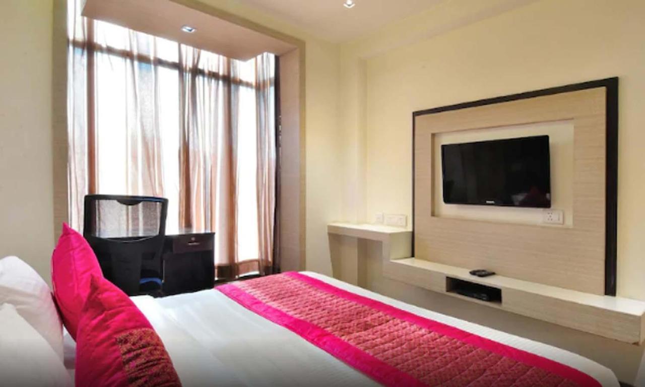 Hotel Royal Grand - Opposite Axis Bank East Patel Nagar New Delhi Exterior photo
