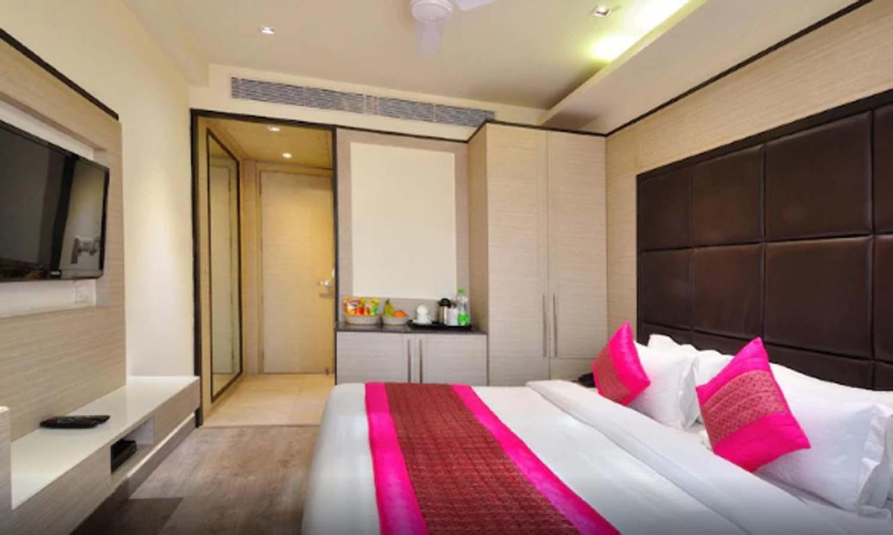 Hotel Royal Grand - Opposite Axis Bank East Patel Nagar New Delhi Exterior photo