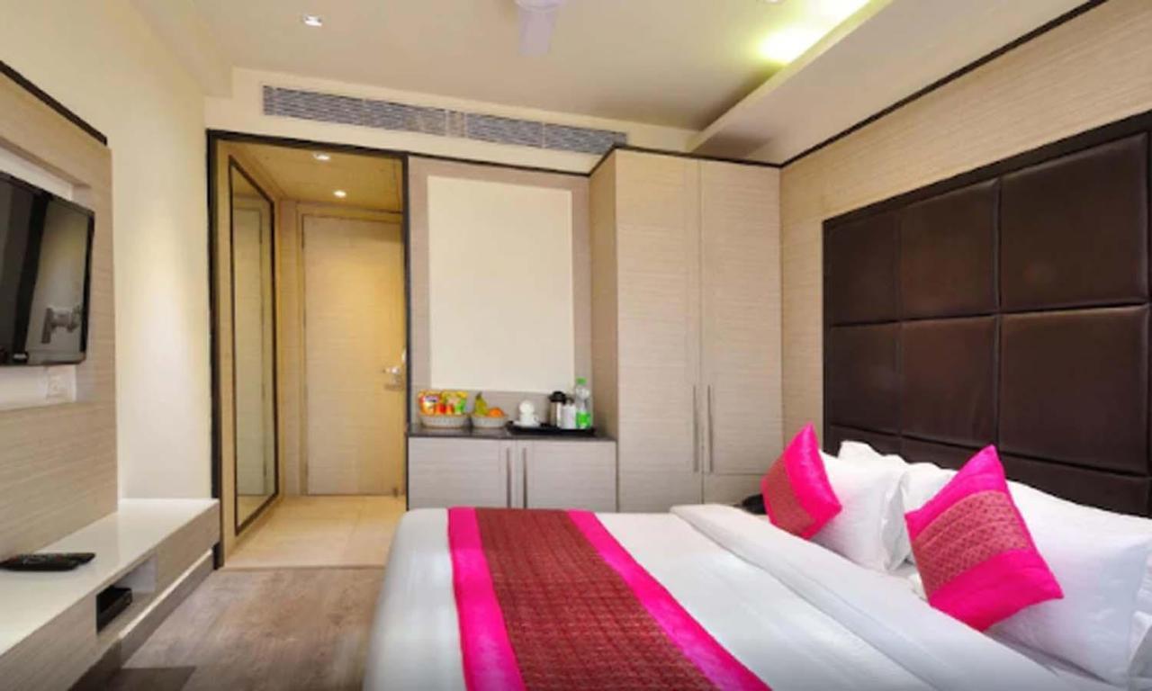 Hotel Royal Grand - Opposite Axis Bank East Patel Nagar New Delhi Exterior photo