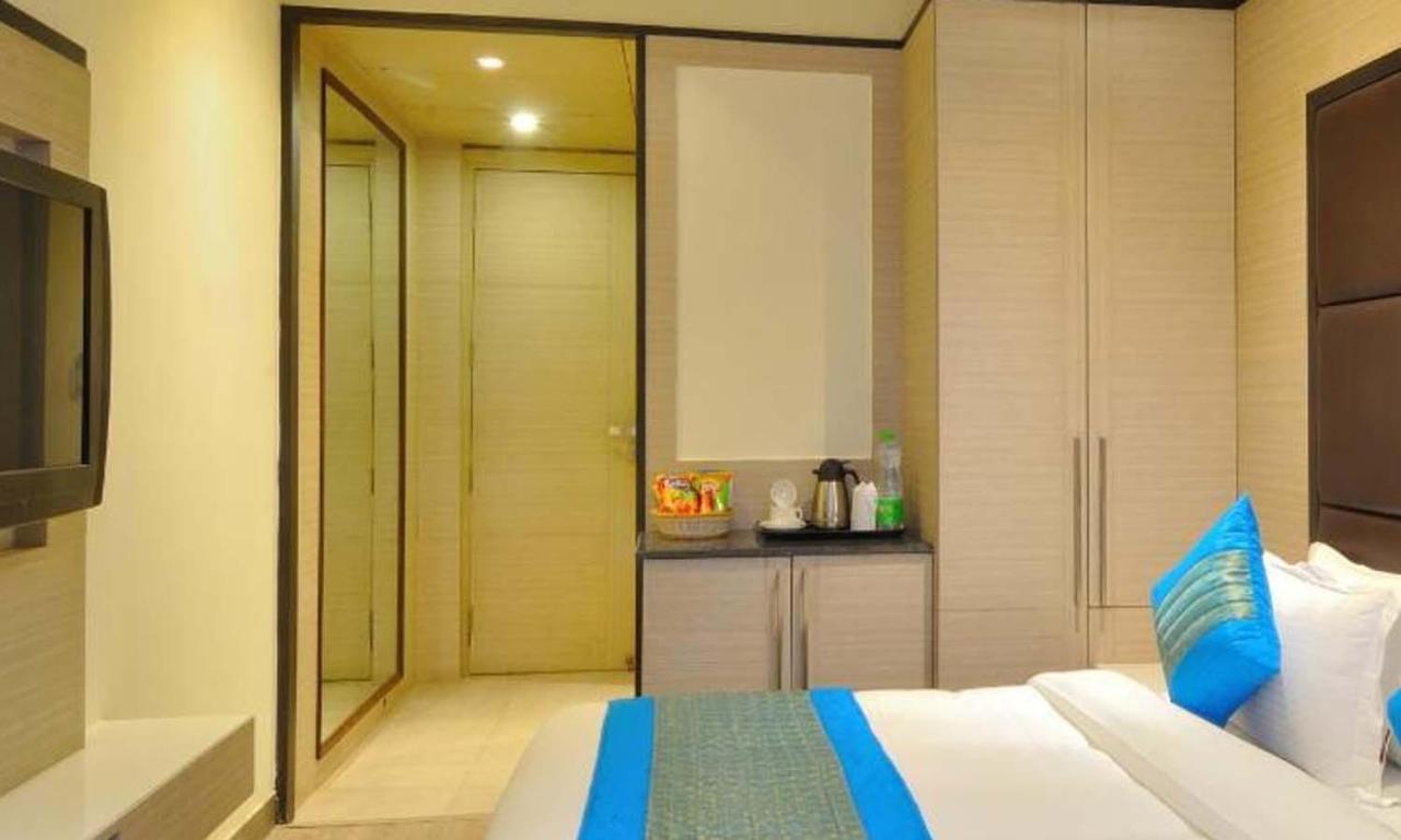 Hotel Royal Grand - Opposite Axis Bank East Patel Nagar New Delhi Exterior photo