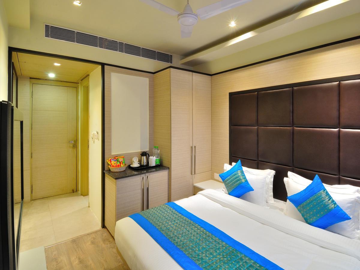 Hotel Royal Grand - Opposite Axis Bank East Patel Nagar New Delhi Exterior photo