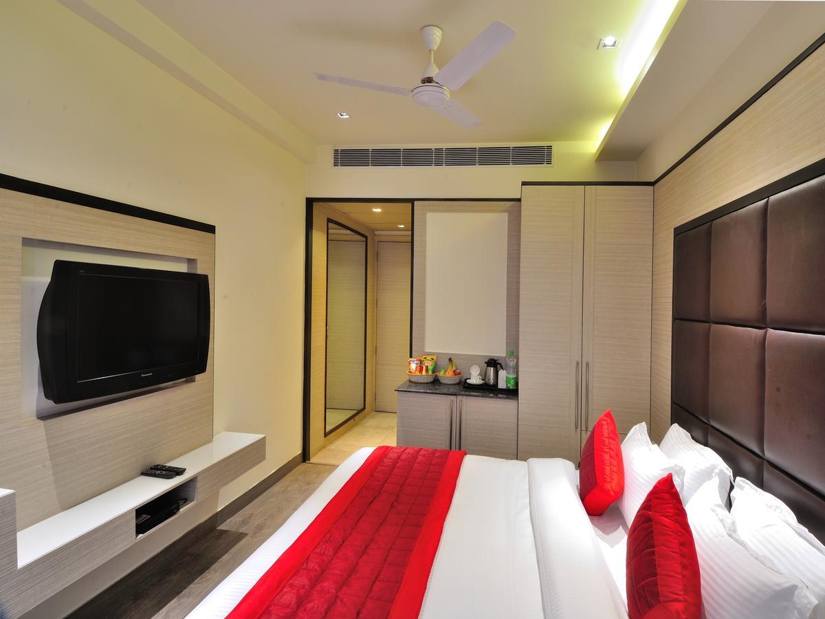 Hotel Royal Grand - Opposite Axis Bank East Patel Nagar New Delhi Exterior photo