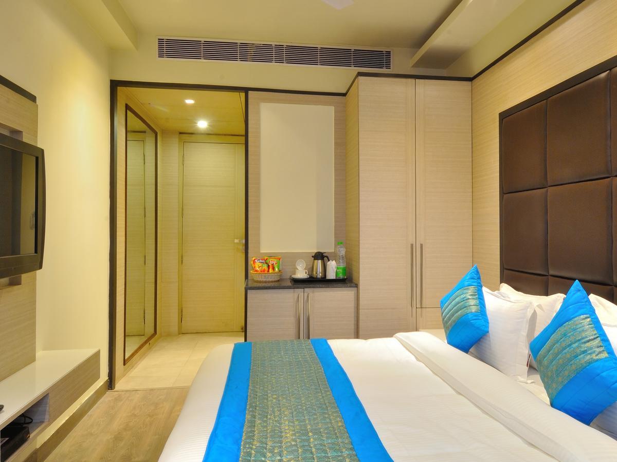 Hotel Royal Grand - Opposite Axis Bank East Patel Nagar New Delhi Exterior photo