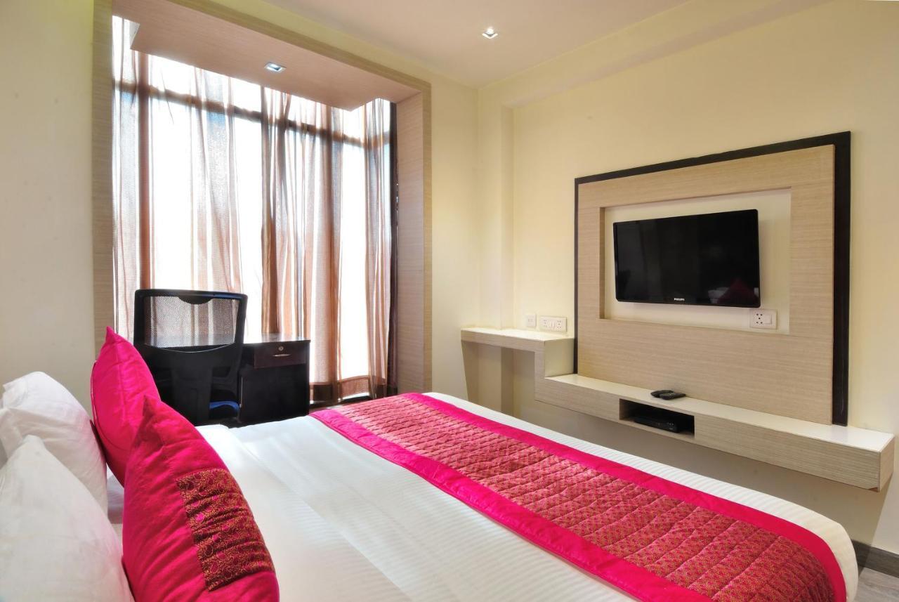 Hotel Royal Grand - Opposite Axis Bank East Patel Nagar New Delhi Exterior photo